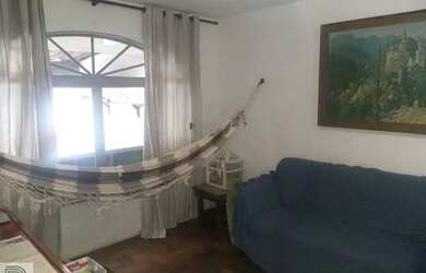 Imagem: A casa possui 3 Dormitórios, 2 Banheiros, 2 Vagas na garagem