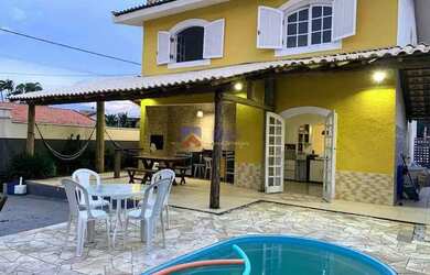 Imagem: A casa possui 3 Dormitórios, 4 Banheiros, 4 Vagas na garagem