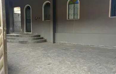 Imagem: A casa possui 3 Dormitórios, 2 Banheiros, 4 Vagas na garagem