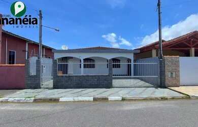 Imagem: A casa possui 3 Dormitórios, 3 Banheiros, 1 Vaga na garagem