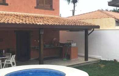 Imagem: A casa possui 4 Dormitórios, 4 Banheiros, 4 Vagas na garagem