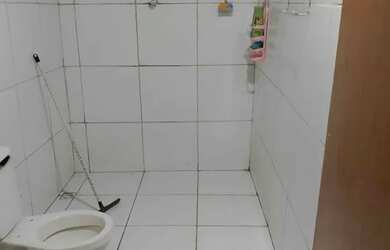 Imagem: A casa possui 2 Dormitórios, 1 Banheiro e está localizado