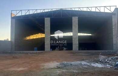 Imagem: O depósito possui 5 Vagas na garagem, 1.000m² de Área e