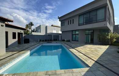 Imagem: A casa em condomínio possui 4 Dormitórios, 5 Banheiros, 4