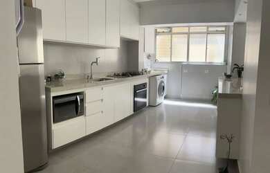 Imagem: O apartamento possui 3 Dormitórios, 1 Banheiro, 1 Vaga na garagem