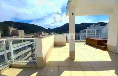 Imagem: O apartamento na cobertura possui 3 Dormitórios, 4 Banheiros