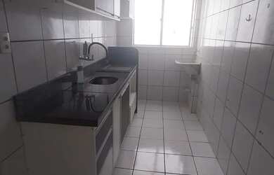 Imagem: O apartamento possui 2 Dormitórios, 1 Banheiro, 1 Vaga na garagem