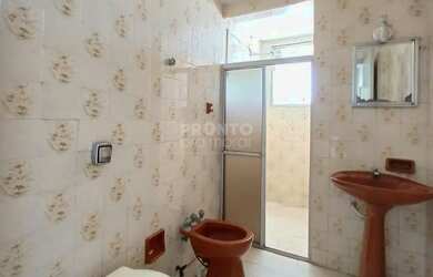 Imagem: O apartamento possui 3 Dormitórios, 1 Banheiro, 1 Vaga na garagem