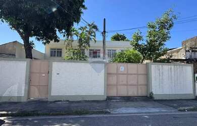 Imagem: O depósito possui 5 Vagas na garagem e 230m² de Área e está