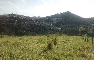 Imagem: A chácara possui 2300m² de Área e está localizado em Santa