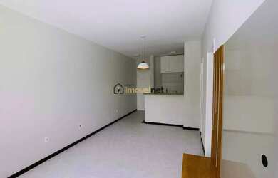 Imagem: O apartamento possui 1 Dormitório, 1 Banheiro, 1 Vaga na garagem