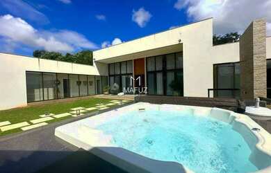 Imagem: A casa possui 3 Dormitórios, 4 Banheiros, 5 Vagas na garagem