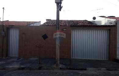 Imagem: A casa possui 5 Dormitórios, 4 Banheiros, 2 Vagas na garagem