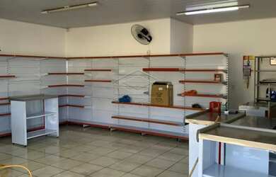 Imagem: O depósito possui 200m² de Área e está localizado em Vila