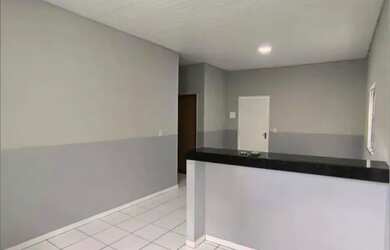 Imagem: A casa possui 2 Dormitórios e está localizado em Centro