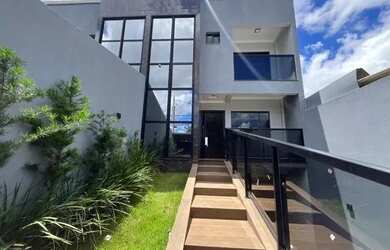 Imagem: A casa possui 3 Dormitórios, 4 Banheiros, 4 Vagas na garagem