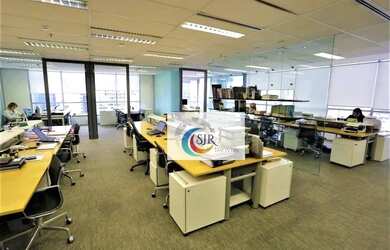 Imagem: O depósito possui 5 Vagas na garagem, 460m² de Área e está