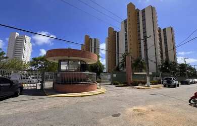 Imagem: O apartamento possui 3 Dormitórios, 1 Banheiro, 1 Vaga na garagem