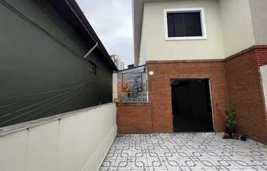 Imagem: A casa possui 3 Dormitórios, 2 Banheiros, 3 Vagas na garagem