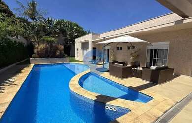 Imagem: A casa em condomínio possui 4 Dormitórios, 2 Banheiros, 4