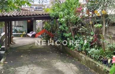 Imagem: A casa possui 3 Dormitórios, 2 Banheiros, 3 Vagas na garagem