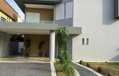 Imagem: A casa em condomínio possui 4 Dormitórios, 5 Banheiros, 4