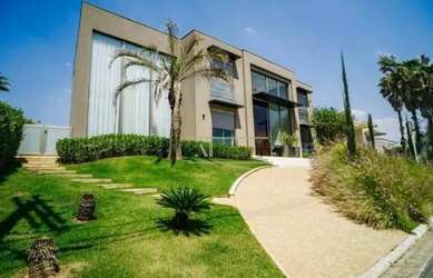 Imagem: A casa em condomínio possui 5 Dormitórios, 5 Banheiros, 5