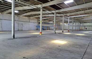 Imagem: O depósito possui 5 Vagas na garagem, 4000m² de Área e Imóvel