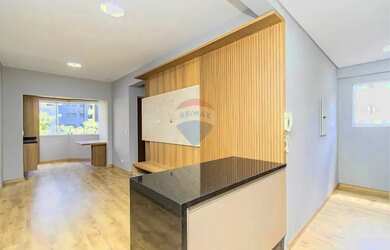 Imagem: O apartamento possui 2 Dormitórios, 1 Banheiro, 1 Vaga na garagem