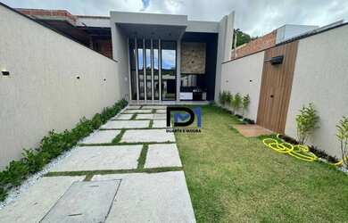 Imagem: A casa possui 3 Dormitórios, 3 Banheiros, 2 Vagas na garagem