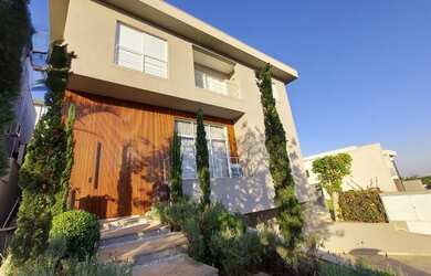 Imagem: A casa em condomínio possui 5 Dormitórios, 5 Banheiros, 5