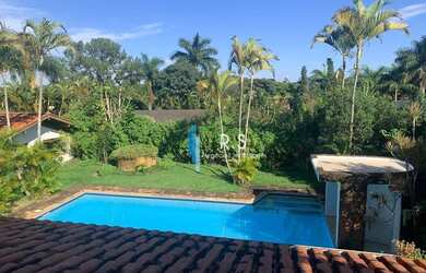 Imagem: A casa em condomínio à venda possui 5 Dormitórios, 5 Banheiros