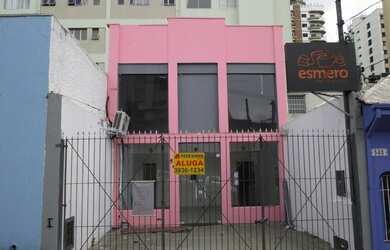 Imagem: O depósito possui 3 Vagas na garagem, 110m² de Área e está