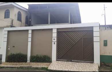 Imagem: A casa possui 3 Dormitórios, 2 Banheiros, 3 Vagas na garagem