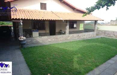 Imagem: A casa possui 3 Dormitórios, 1 Banheiro, 5 Vagas na garagem