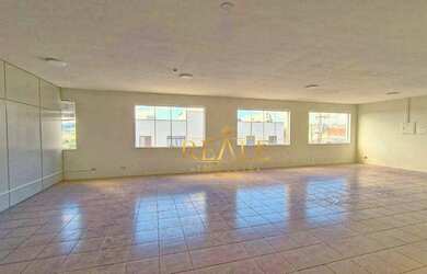 Imagem: O depósito possui 1 Vaga na garagem, 213m² de Área e está