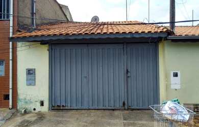 Imagem: A casa possui 3 Dormitórios, 2 Banheiros, 1 Vaga na garagem