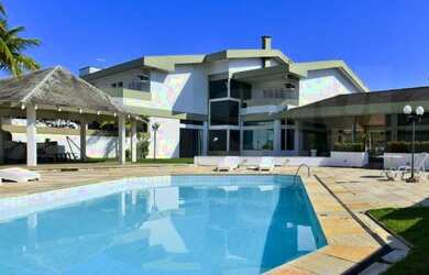 Imagem: A casa possui 5 Dormitórios, 5 Banheiros, 5 Vagas na garagem