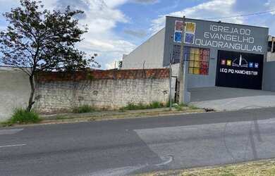 Imagem: O terreno possui 330m² de Área e está localizado em Conjunto