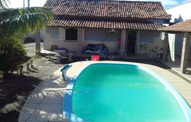 Imagem: A casa possui 2 Dormitórios, 1 Banheiro, 2 Vagas na garagem