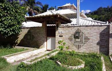 Imagem: A casa possui 3 Dormitórios, 3 Banheiros, 1.400m² de Área