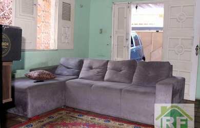 Imagem: A casa possui 3 Dormitórios, 1 Banheiro, 2 Vagas na garagem