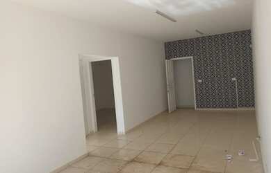 Imagem: O depósito possui 3 Vagas na garagem, 300m² de Área e Varanda