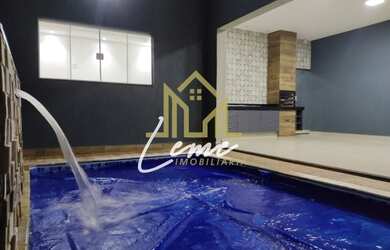 Imagem: A casa possui 3 Dormitórios, 1 Banheiro, 4 Vagas na garagem