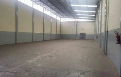 Imagem: O depósito possui 4 Vagas na garagem, 500m² de Área e está