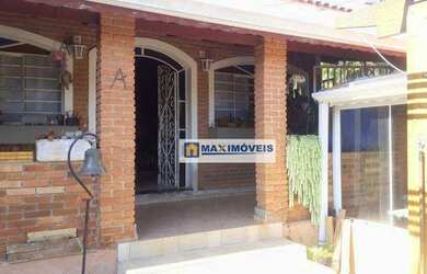 Imagem: A casa possui 3 Dormitórios, 1 Banheiro, 3 Vagas na garagem