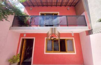 Imagem: A casa possui 4 Dormitórios, 3 Banheiros, 2 Vagas na garagem