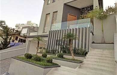 Imagem: A casa em condomínio possui 4 Dormitórios, 4 Banheiros, 4