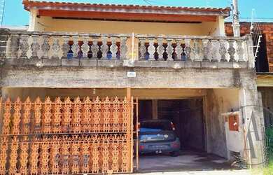 Imagem: A casa possui 4 Dormitórios, 3 Banheiros, 2 Vagas na garagem