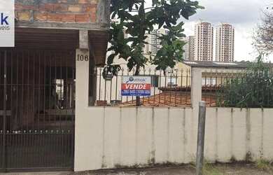 Imagem: A casa possui 3 Dormitórios, 2 Banheiros, 250m² de Área e